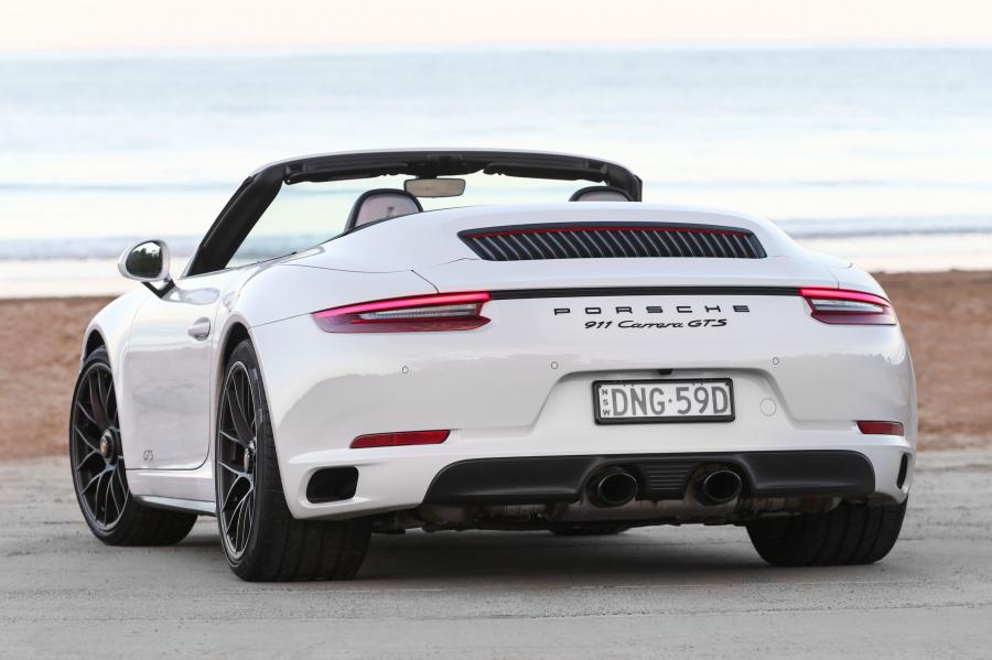  Porsche 911 Carrera GTS Cabriolet 2017 года  (AU) (фото 6 из 11)